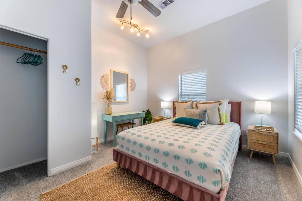 5/3 With A Heated Pool 2 Min From Beach, Updated Galveston Exterior photo