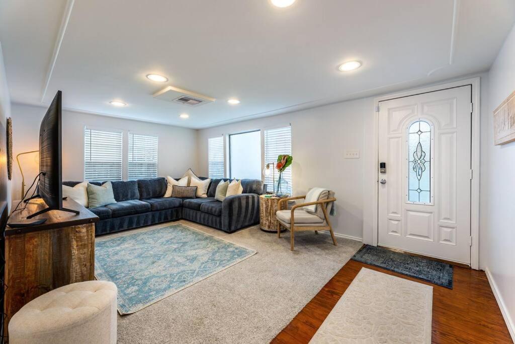 5/3 With A Heated Pool 2 Min From Beach, Updated Galveston Exterior photo
