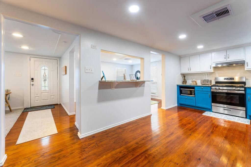 5/3 With A Heated Pool 2 Min From Beach, Updated Galveston Exterior photo