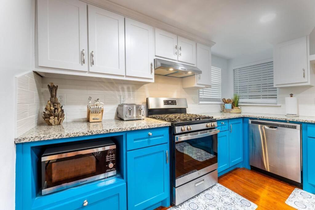 5/3 With A Heated Pool 2 Min From Beach, Updated Galveston Exterior photo