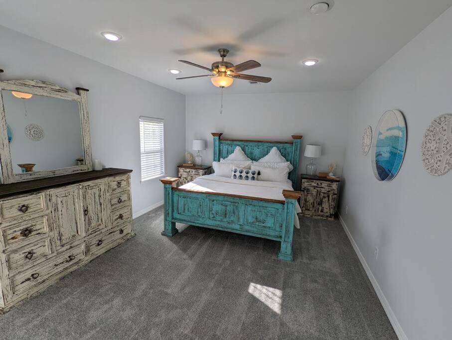 5/3 With A Heated Pool 2 Min From Beach, Updated Galveston Exterior photo