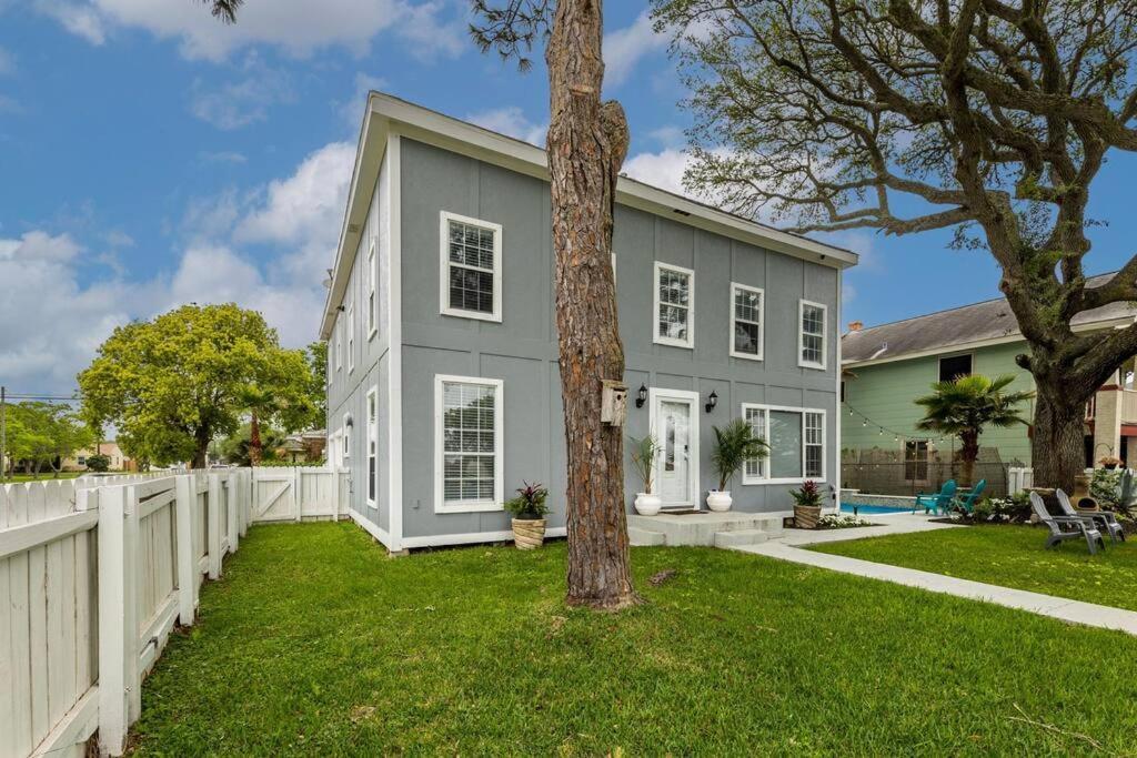 5/3 With A Heated Pool 2 Min From Beach, Updated Galveston Exterior photo